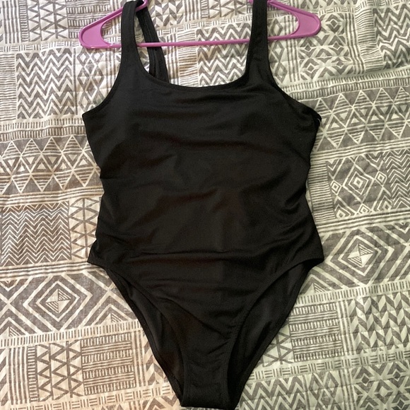 Victorias Secret Woman’s one piece bathing suit size Medium - Picture 1 of 3